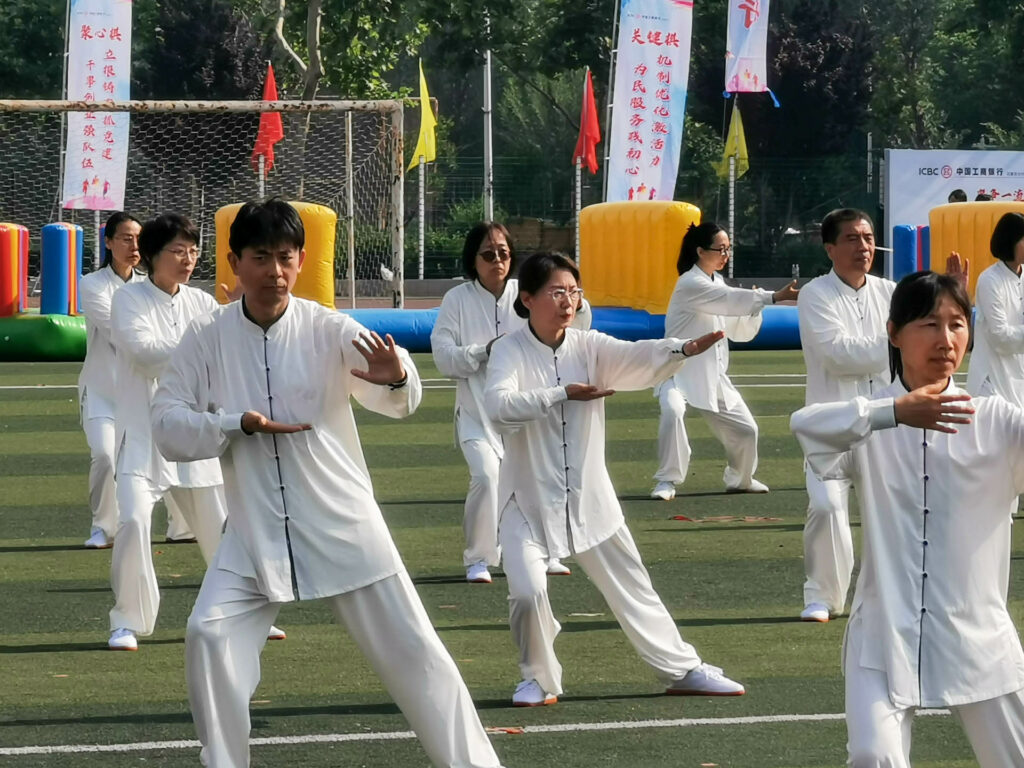 Details aus dem Formenlauf der Tai Chi Gruppe