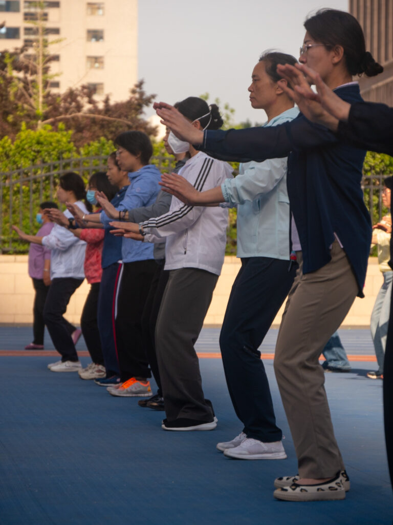 Tai Chi Gruppe am Anfang